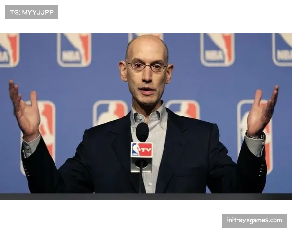 NBA总裁亚当·萧华在拉斯维加斯媒体峰会上展示未来VR转播原型机